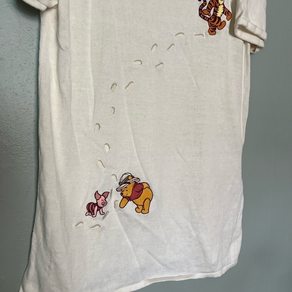 The Disney Store vintage Winnie the Pooh and Tigger footprint tshirt linen blend - Picture 3 of 3